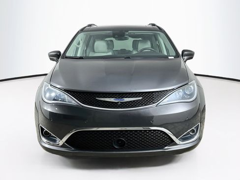 Used 2019 Chrysler Pacifica Touring-L Plus w/ Advanced Safetytec Group FWD image 2
