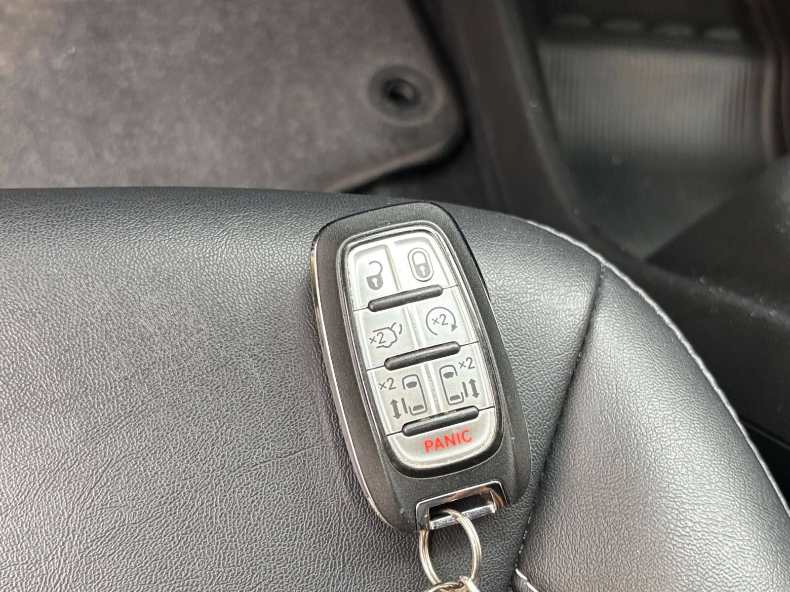 Used 2025 Chrysler Pacifica Select FWD image 27