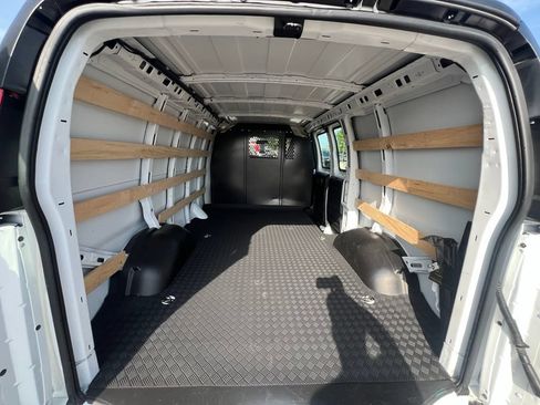Used 2025 Chevrolet Express 2500 w/ Driver Convenience Package RWD image 21