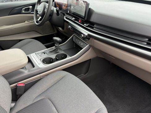 New 2026 Kia Carnival LX image 15