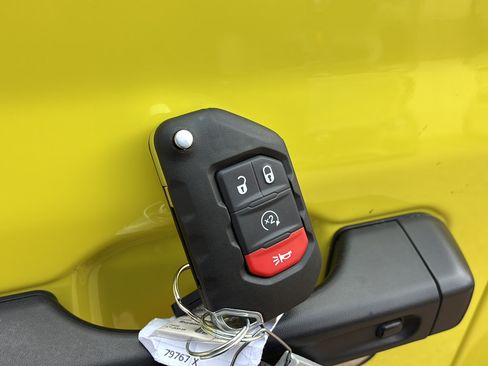 Used 2022 Jeep Wrangler Rubicon w/ Cold Weather Group AWD/4WD image 43