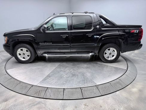 Used 2013 Chevrolet Avalanche LT w/ Suspension Package, Off-Road AWD/4WD image 8