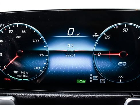 Used 2023 Mercedes-Benz EQB 300 4MATIC image 19