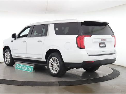Used 2024 GMC Yukon XL SLT w/ SLT Luxury Package AWD/4WD image 8