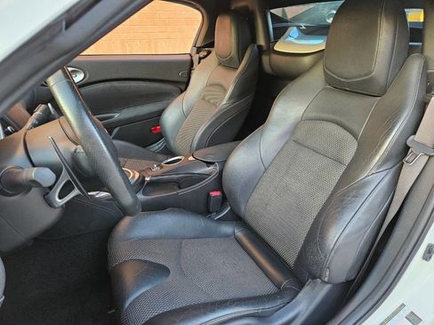 Used 2010 Nissan 370Z Touring image 11
