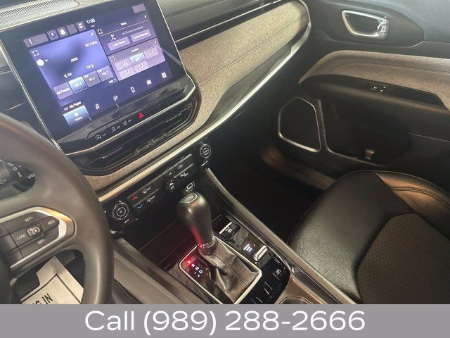 Used 2024 Jeep Compass Latitude AWD/4WD image 15