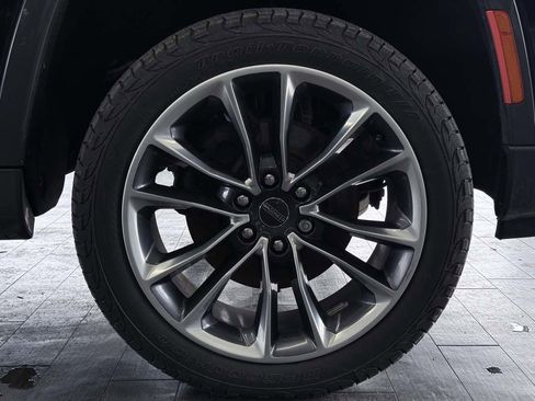 Used 2022 Jeep Wagoneer Series III w/ Premium Group I AWD/4WD image 42