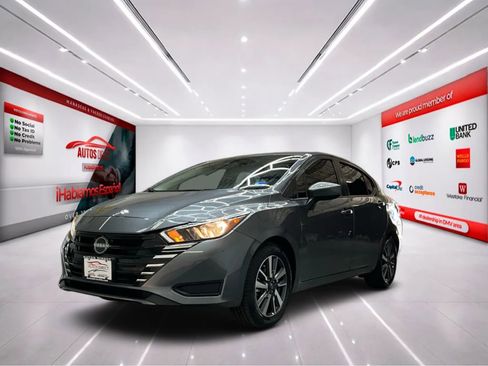Used 2023 Nissan Versa SV image 3