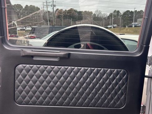 Used 2015 Mercedes-Benz G 63 AMG 4MATIC image 31