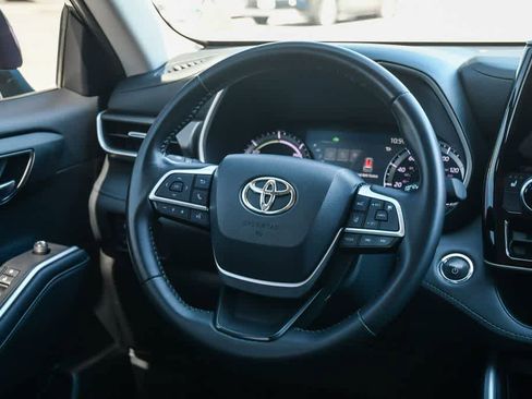 Used 2023 Toyota Highlander XLE image 13