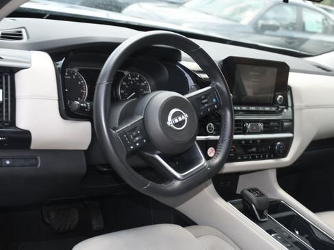 Used 2024 Nissan Pathfinder SV FWD image 8