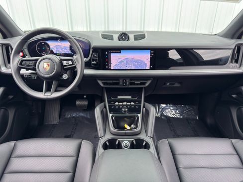 Used 2024 Porsche Cayenne w/ Premium Package image 13