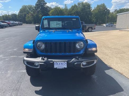 New 2025 Jeep Gladiator Sport image 2