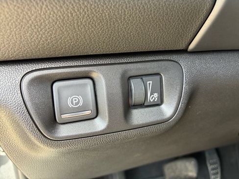 Used 2023 GMC Acadia SLT w/ Preferred Package FWD image 18