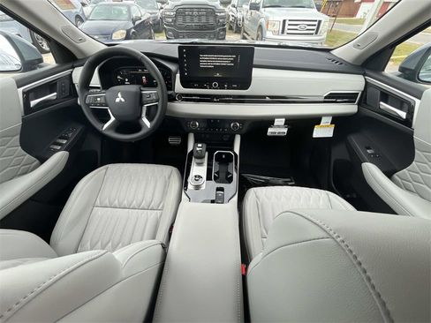 New 2026 Mitsubishi Outlander SEL image 18