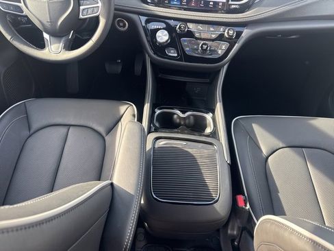 New 2026 Chrysler Pacifica Limited image 15