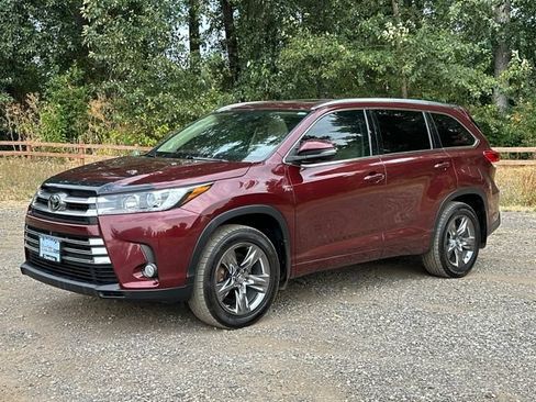 Used 2017 Toyota Highlander Limited Platinum AWD/4WD image 4