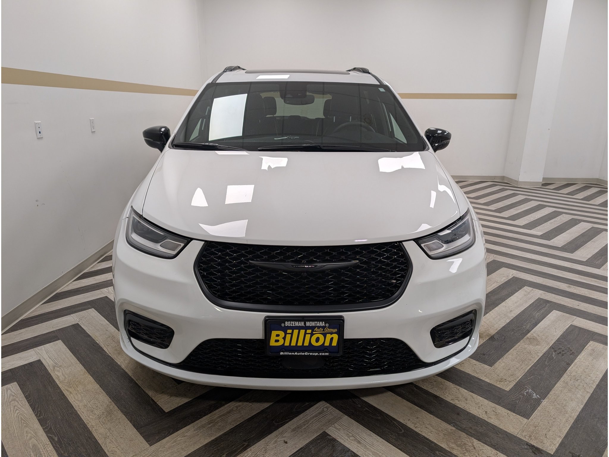 Used 2025 Chrysler Pacifica Limited FWD image 28