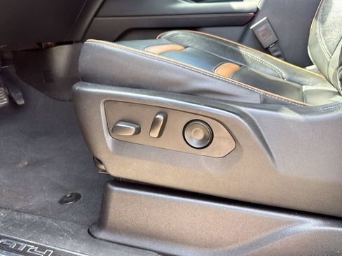 Used 2022 GMC Yukon AT4 AWD/4WD image 8