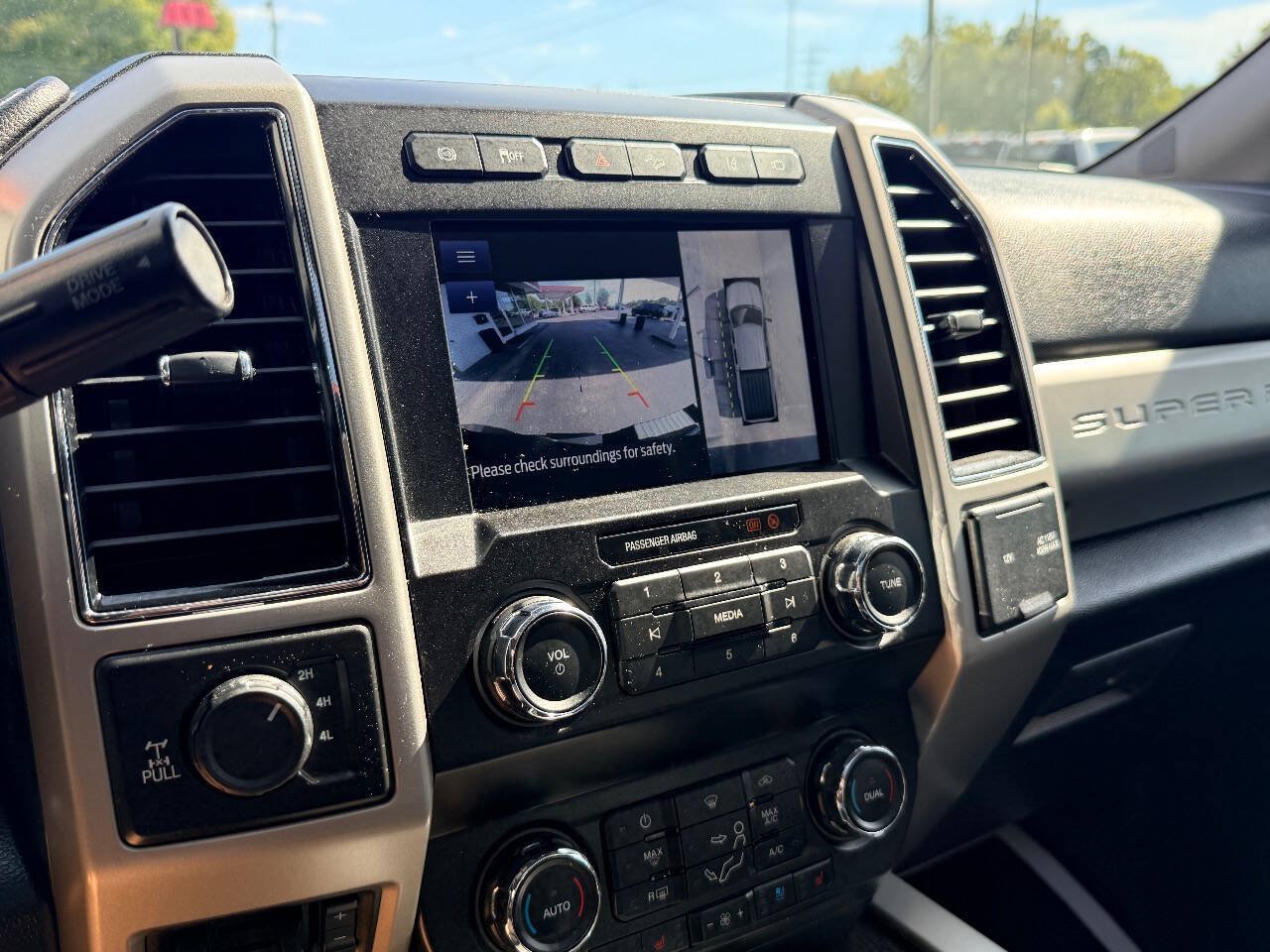 Used 2021 Ford F250 Lariat w/ Lariat Ultimate Package AWD/4WD image 26