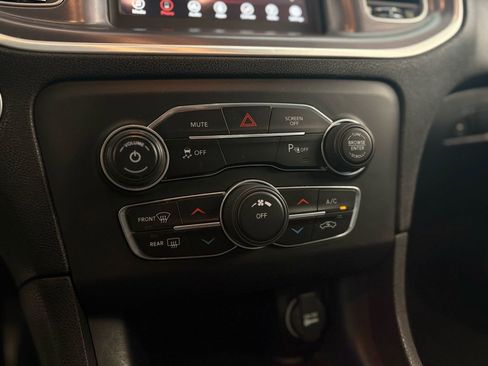 Used 2019 Dodge Charger SXT RWD image 28