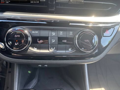 Used 2024 Buick Envista Sport Touring w/ Convenience I Package FWD image 29