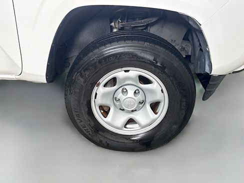 Used 2021 Toyota Tacoma SR RWD image 29