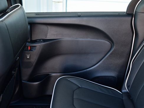 New 2026 Chrysler Pacifica Limited w/ S Appearance Package image 22