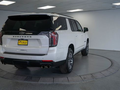Used 2025 Chevrolet Suburban Z71 AWD/4WD image 7