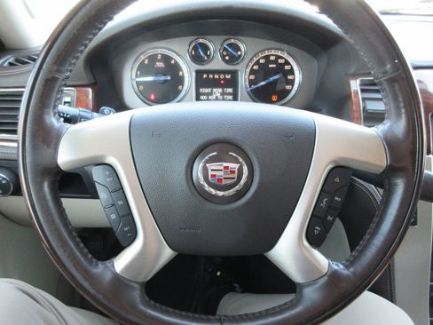 Used 2013 Cadillac Escalade Platinum AWD/4WD image 25
