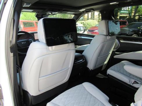 New 2026 Cadillac Escalade ESV Platinum Sport w/ LPO, ONYX Package image 15