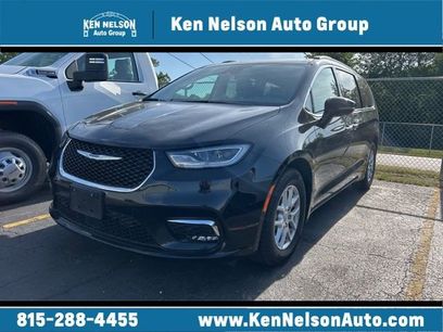 Used 2022 Chrysler Pacifica Touring-L w/ Uconnect Theater Family Group