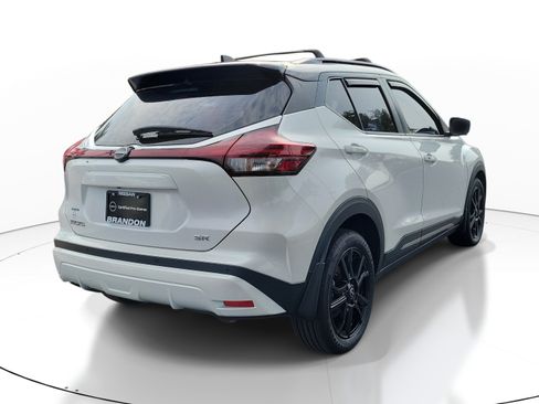 Certified 2023 Nissan Kicks SR FWD image 7