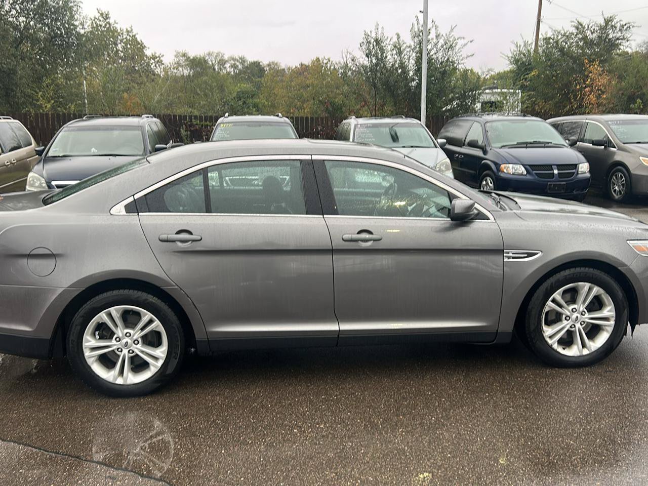 Used 2013 Ford Taurus SEL FWD image 4