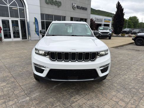 Used 2022 Jeep Grand Cherokee Limited w/ Trailer Tow Prep Group (B) AWD/4WD image 3