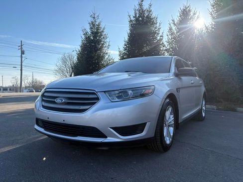 Used 2016 Ford Taurus SE image 1
