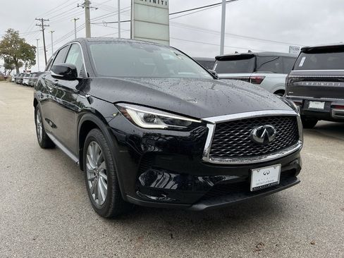 Certified 2025 INFINITI QX50 Pure image 3