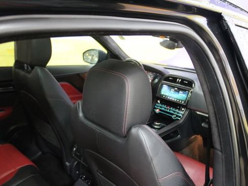 Used 2019 Jaguar F-PACE R-Sport AWD/4WD image 10