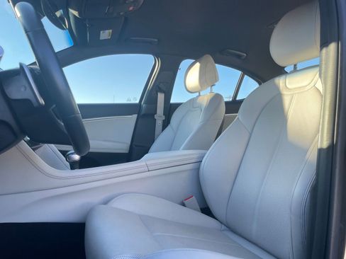 Used 2025 Genesis G70 2.5T image 27