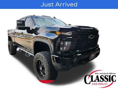 Used 2024 Chevrolet Silverado 2500 Custom w/ Custom Value Package image 1