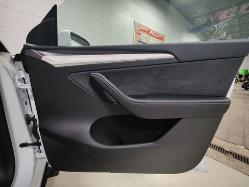 Used 2025 Tesla Model Y Long Range image 9