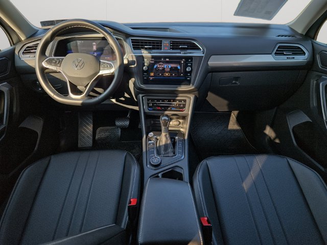 Used 2022 Volkswagen Tiguan SE AWD/4WD image 17