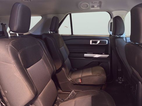 Used 2023 Ford Explorer XLT AWD/4WD image 17