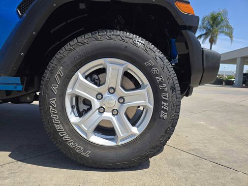 Used 2022 Jeep Wrangler Unlimited Sport AWD/4WD image 9