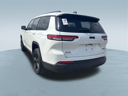 Used 2024 Jeep Grand Cherokee L Limited w/ Black Appearance Package image 17