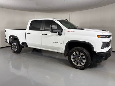 Used 2024 Chevrolet Silverado 2500 Custom w/ Custom Value Package image 11
