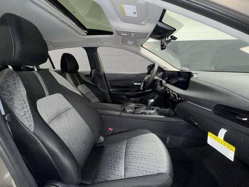 New 2026 Nissan Sentra SV w/ SV Convenience Package FWD image 8