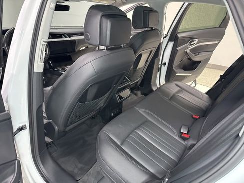 Used 2022 Audi e-tron Premium Plus w/ Premium Plus Package image 23