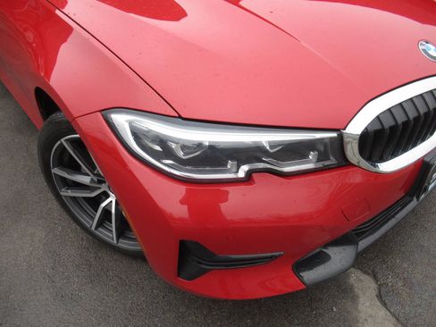 Used 2022 BMW 330i xDrive Sedan w/ Premium Package image 4