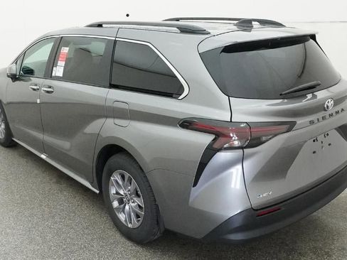 New 2026 Toyota Sienna XLE image 5